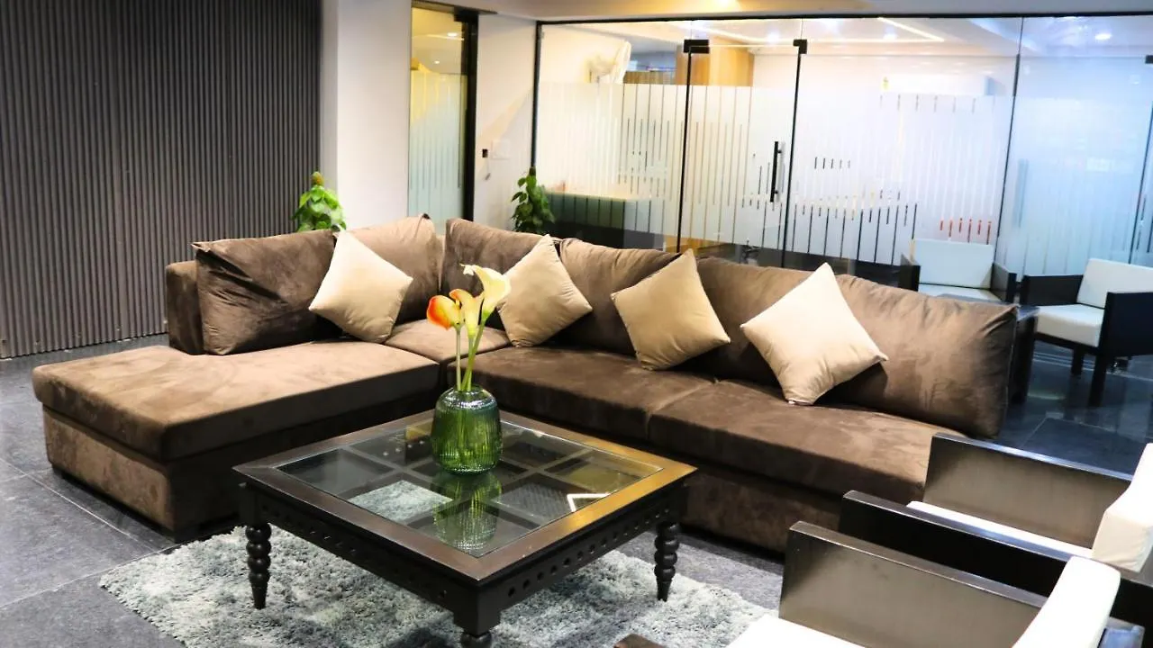 Fuji Ryokan Corporate Stays غورغاون 3*,  الهند